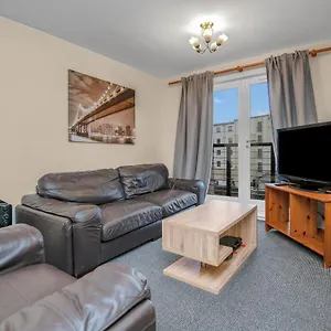 Apartment Center Coady Sleeps 5 Free Car Park Space, Edinburgh
